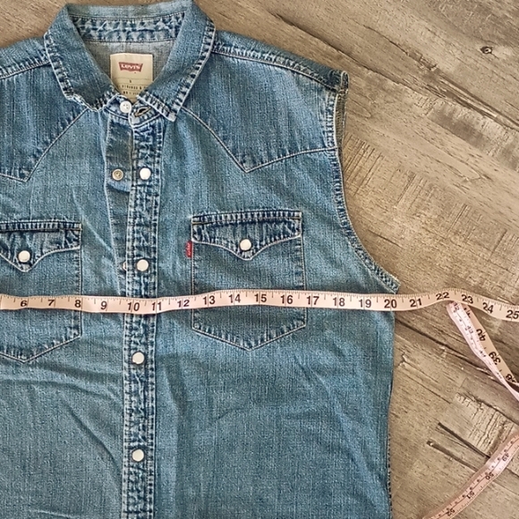 Vintage LEVI'S Sleeveless Denim Shirt - Picture 4 of 7